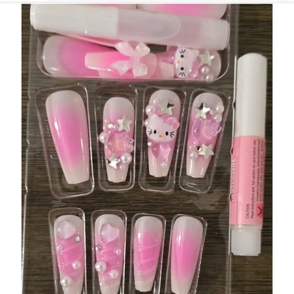 Hello Kitty 💝 Bundle of (3)Free Gift 🎁 Hello Kitty Bracelet 💝